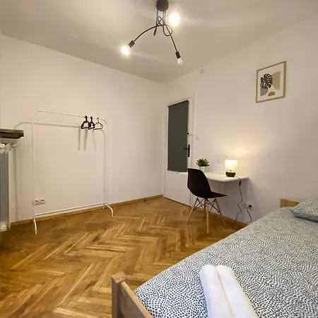 Gasthuis Halby Panska 55 *